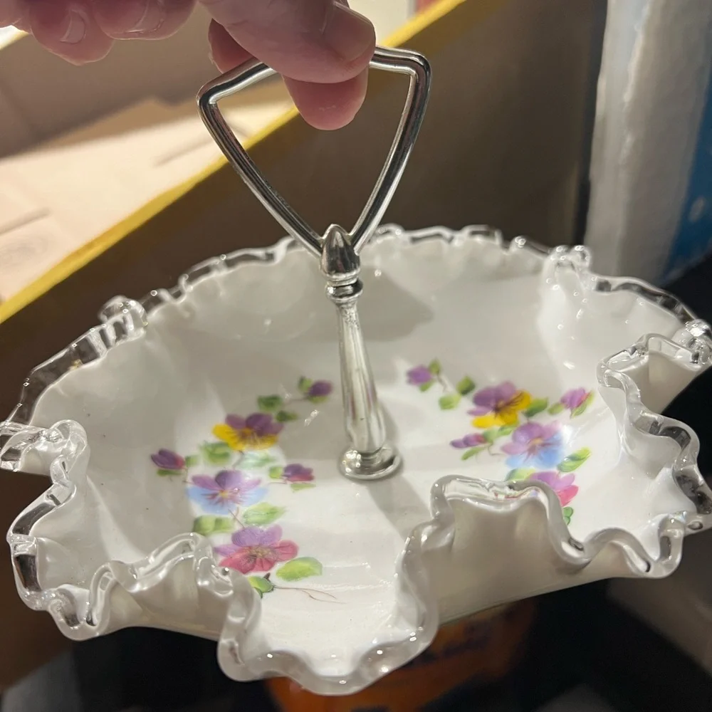 MILK GLASS SUGAR BOWL - Picture 3 of 5